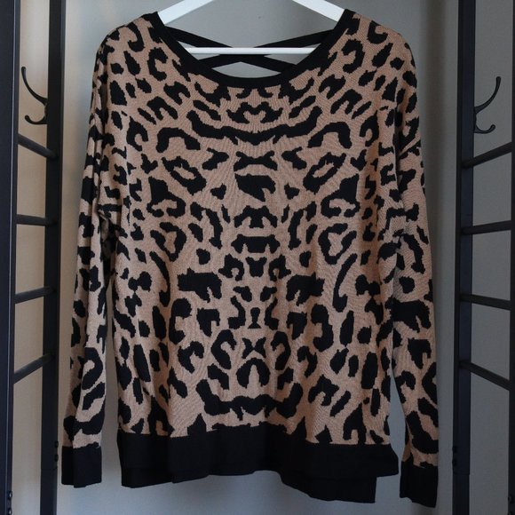 Ricki's crew neck leopard print knit medium sweater - Picture 1 of 2